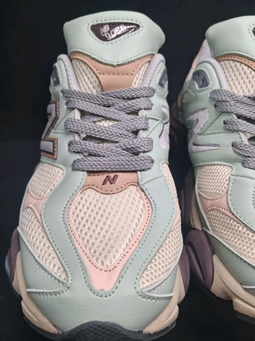 New Balance 9060 Women’s Mint & Cream Running/ Training Sneakers. NWOT.